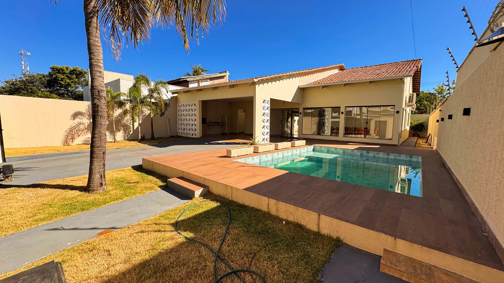 CASA  NA 507 SUL EM LOTE UNICO DE 450M²
